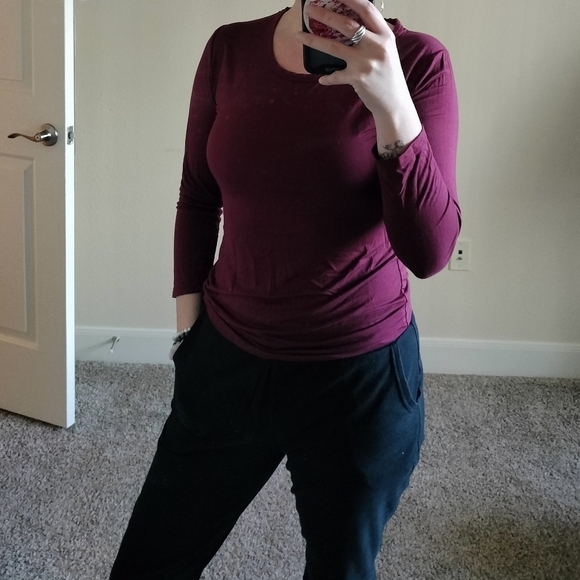 Women's Long Sleeve Top with Cutout Back Yoga - Picture 1 of 7